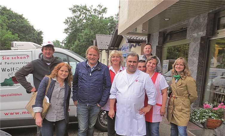 Der Obermeister der Fleischerinnung Bonn/Rhein-Sieg hatte prominenten Besuch: „Vorkoster“ und Sternekoch Björn Freitag.privat
