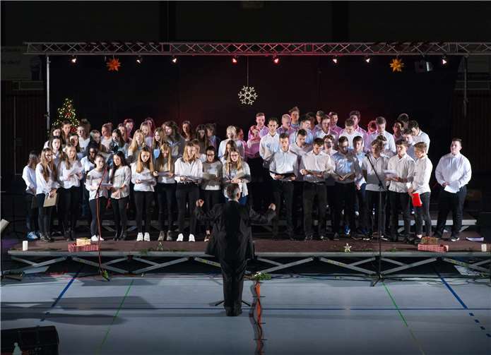 Der Oberstufenchor beim Weihnachtskonzert.Privat