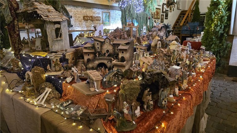 Der Obst- und Blumenhof Müller lädt herzlich zur traditionellen Krippen- und Adventsausstellung ein. Foto: WAMFO.DE