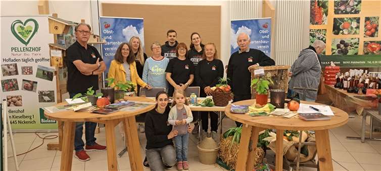 Der Obst- und Gartenbauverein Ochtendung beteiligte sich mit einem Infostand zum Thema „Naturnah gärtnern“.  Foto: privat