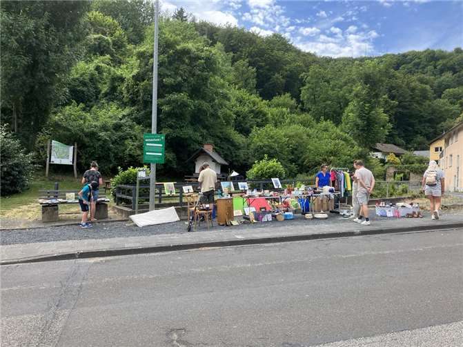 Der Obst- und Gartenbauverein um Vorständin Ruth Urban hat am 5. Juli einen Dorfflohmarkt organisiert.