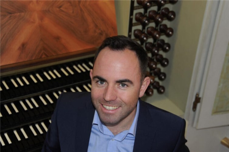 Der Organist Johannes Trümpler.