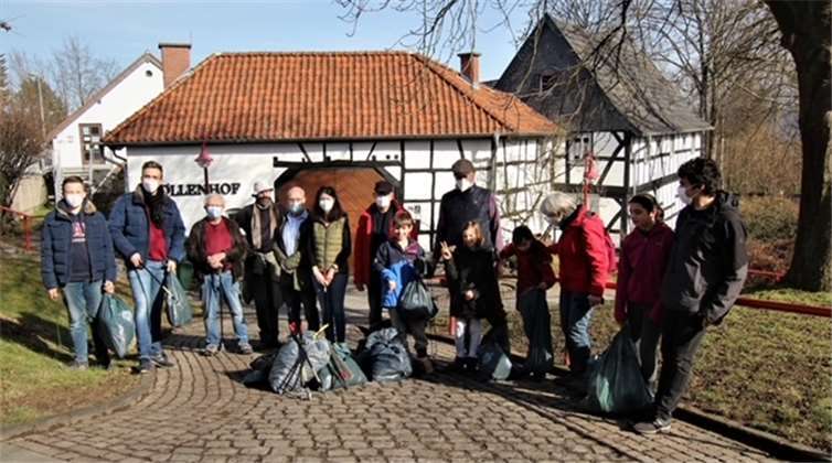 Der Ortsausschuss von Ließem traf sich gemeinsam zum Frühjahrsputz.Foto: W. Home