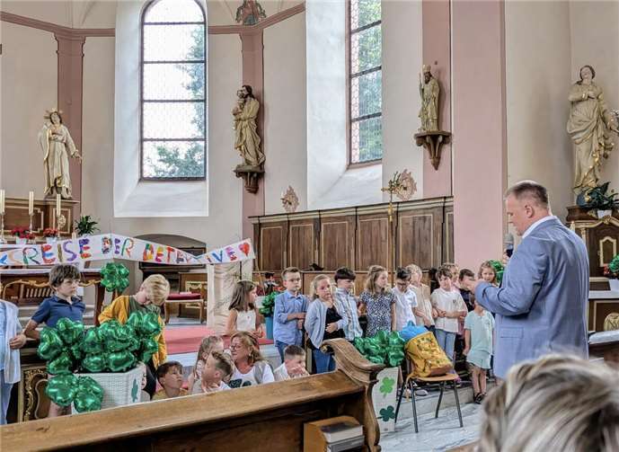 Der Ortsbürgermeister wünschte den Kinder viel Glück auf ihrem weiteren Weg.  Foto: privat