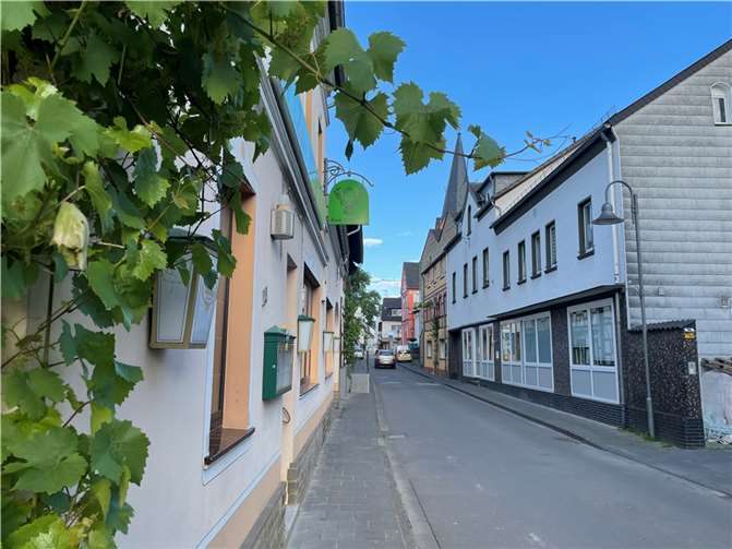 Trotz Flutschäden: In Heimersheim wird Weinfest gefeiert Der Ortskern von Heimersheim. Foto: ROB