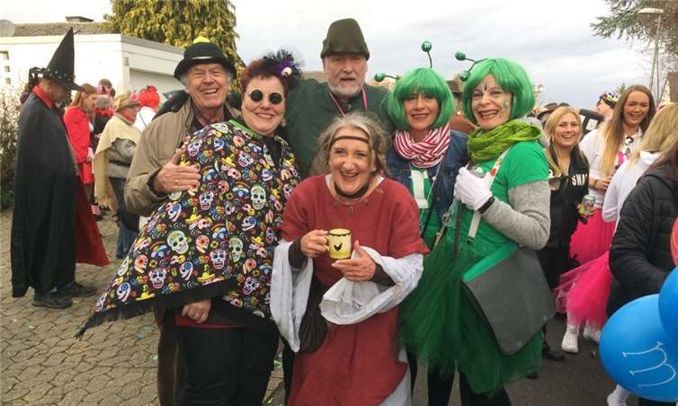 Der Ortsvorsteher im jecken Kreis. Fotos: privat