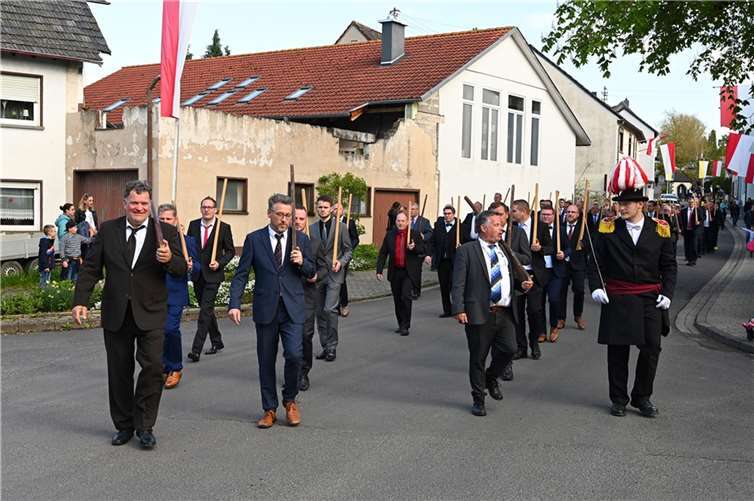 Der Parademarsch zog am Montag durch Löhndorf.