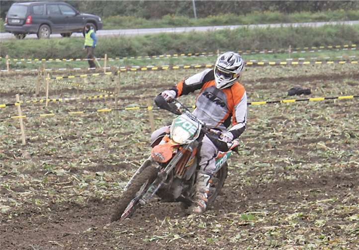 Der Parcours führte auch durch die Felder im Kempenicher Gewerbegebiet.