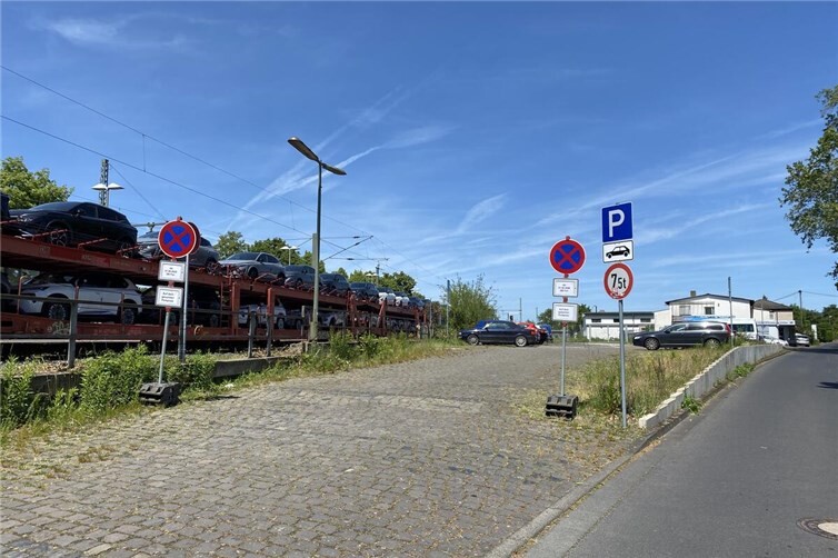 Der Park & Ride-Parkplatz wird wegen Bauarbeiten der DB gesperrt.