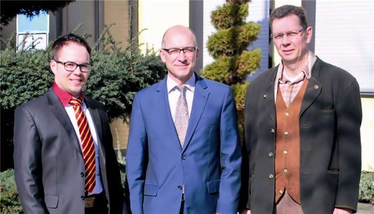 Der Parteivorsitzende, Jürgen Schwerdtfeger (r.), der Fraktionsvorsitzende, Joachim Kühlwetter (l.) und der Bürgermeister, Bert Spilles (Mitte) gemeinsam nach Gespräch. CDU Meckenheim