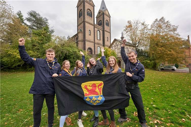 Der Pfadfinderstamm von Helfenstein aus Koblenz belegt beim evm-Energieschub den zweiten Platz und sichert sich damit 2.500 Euro. Damit will er neues Zeltmaterial für seine Gruppenstunden anschaffen.Foto: Sascha Ditscher