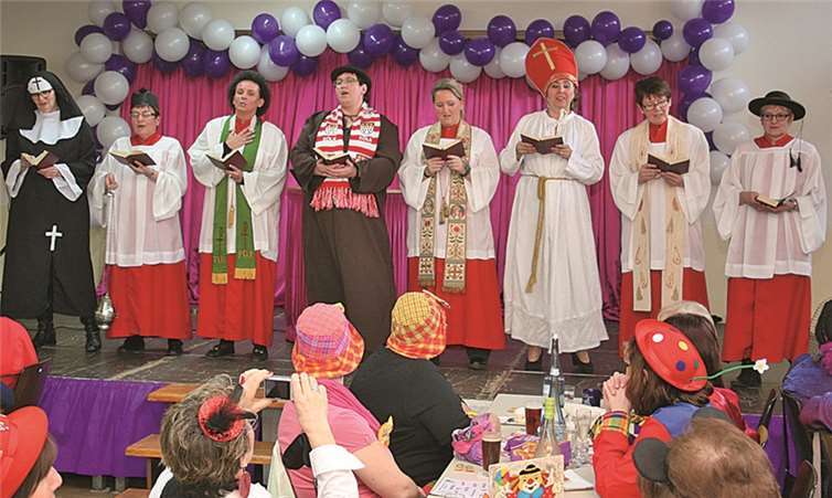 Der Pfarrgemeinderat Gönnersdorf hatte mit seiner Litanei die Lacher auf seiner Seite. WER