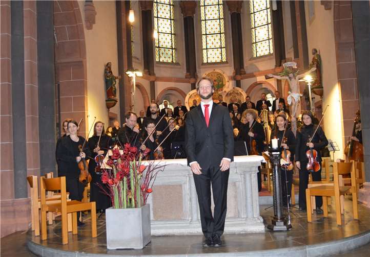 Der Philharmonische Chor Bonn mit dem Kammerorchester und den Solisten der der Pfarrkirche in Remagen.