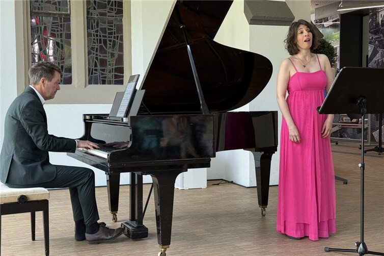 Der Pianist Klaus Steffes-Holländer und die Sopranistin Natasha Lopéz in Polch