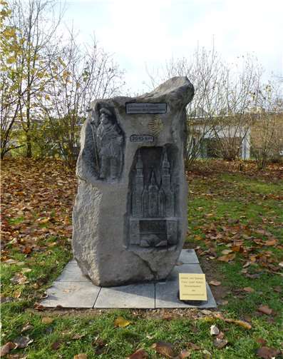 Der Pilgerstein an seinem neuen Platz.