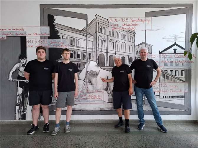 Der Pirmasenser „Denker“ hält sich den Kopf und trauert.  Foto: privat