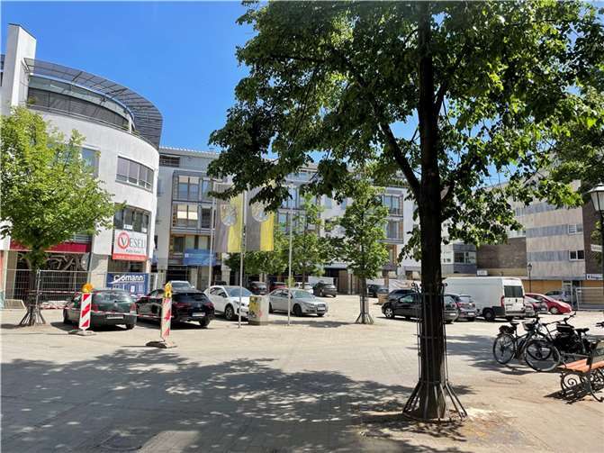 Ahr: Wiederaufbau braucht langen Atem Der Platz an der Linde im Mai 2022. Foto: ROB