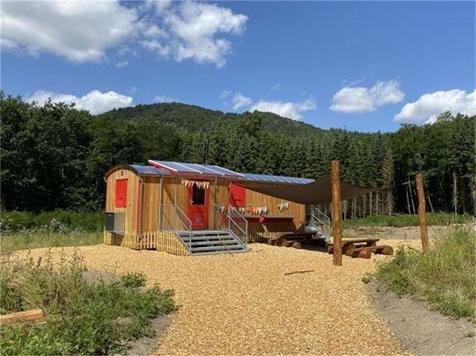 Der Platz der Waldgruppe der KiTa Vulkanhalle.  Quelle: Ortsgemeinde Kruft