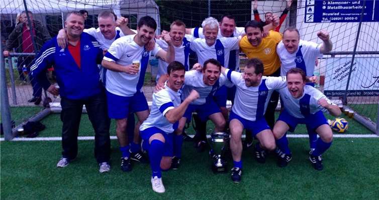 Der Pokal bleibt in Feldkirchen.privat