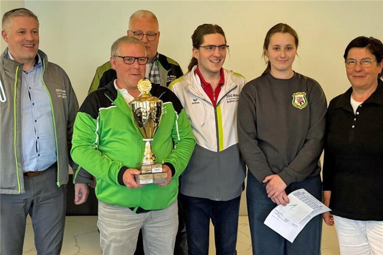 Der Pokal des Schützenbundes Maria Laach geht nach Mayen