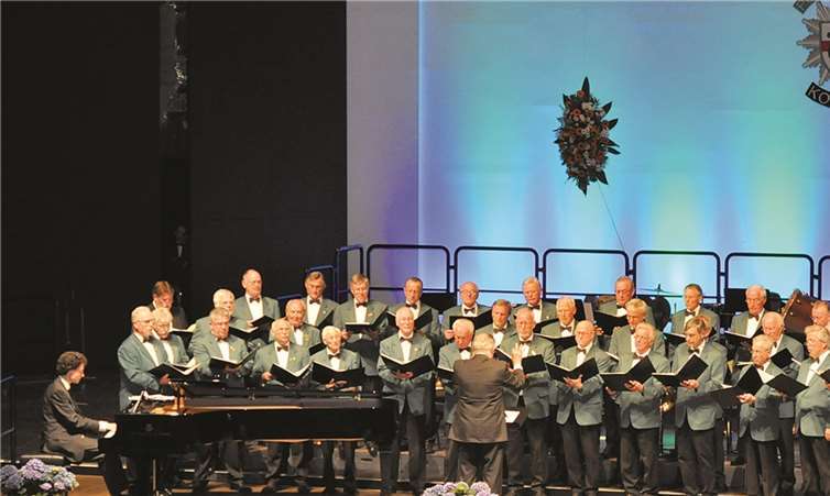 Der Polizeichor wurden vom Koblenzer Pianisten und Organisten Thomas Schwarz am Flügel begleitet.Gerhard Schneider