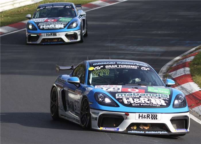 Der Porsche Cayman 718 GT$ mit der Startnummer 979.
