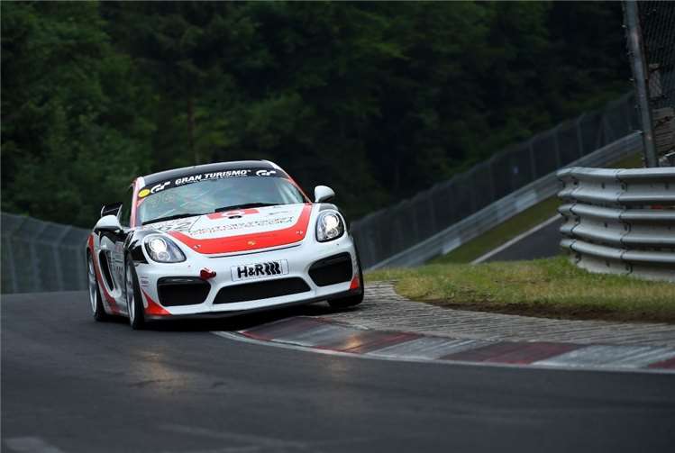 Der Porsche Cayman in Aktion.Foto: Frikadelli Racing