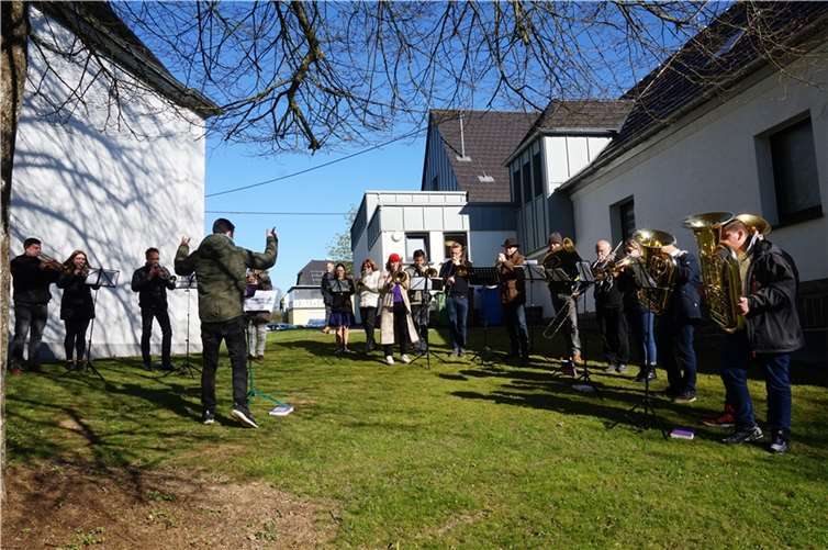 Der Posaunenchor Oberdreis spielte wieder auf den Dörfern. Foto: privat