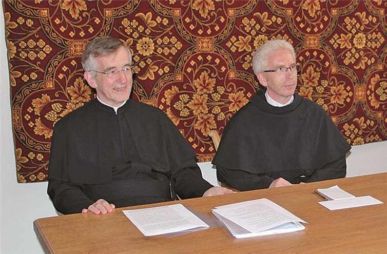 Der Postulator Pater Niederschlag (li.) und Vizepostulator P. Kordas.
