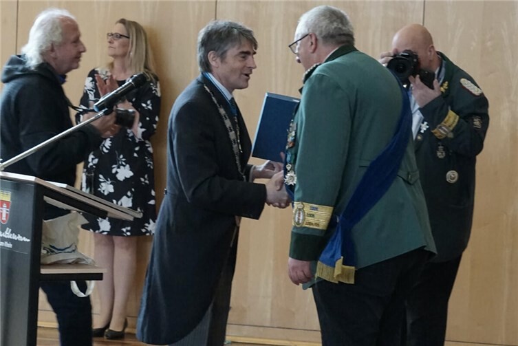 Die  St. Hubertus Schützenbruderschaft Weißenthurm feiert mit europäischer Gemeinschaft