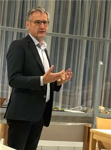 Der Präsident des rheinland-pfälzischen Landtags Hendrik Hering war ins Europa-Haus gekommen.