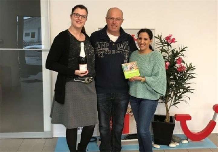 Der Preis wird einmal jährlich vergeben.Privat