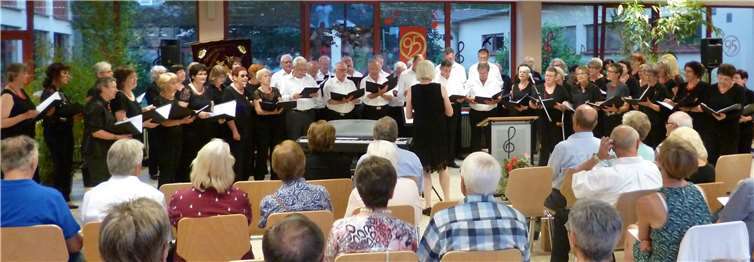 Der Projektchor „Jubiläum und Konzertreise 2018“ beim Auftritt.privat