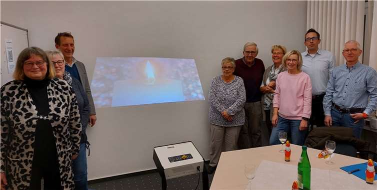 Der Projektor ermöglicht lebensgroße Projektionen an der Wand oder der Decke und ist mobil einsetzbar.  Foto: privat