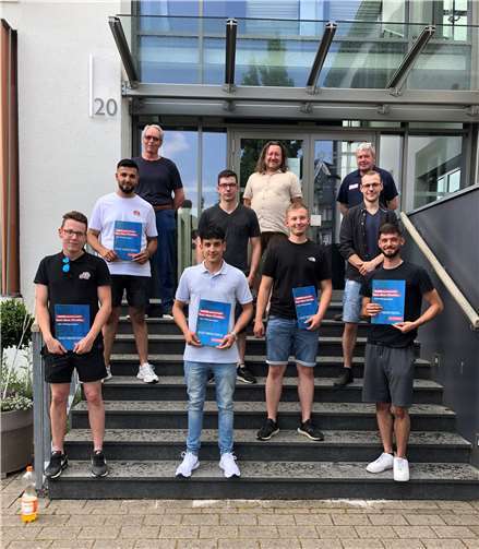 Der Prüfungsausschuss und die neuen Gesellen. Foto: privat