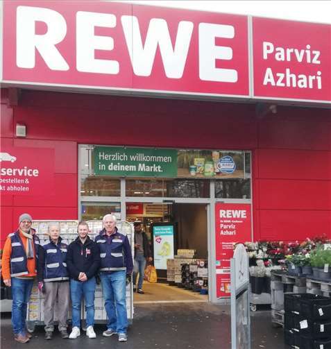 Der REWE-Markt Azhari in Sinzig unterstützt armutsbetroffene Menschen.  Foto: Eberhard Thomas Müller