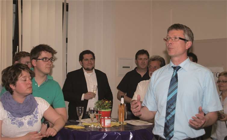 Der Rathaussaal war wieder prall gefüllt und Ortsbürgermeister Norbert Bahl machte humoristisch ganz viel Geschmack auf Urmitz.