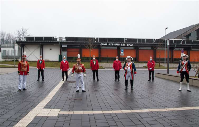 Der Rathaussturm wurde in diesem Jahr in äußerst zurückhaltender Truppenstärke durchgeführt. Foto: Gabi Peters