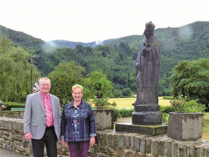 Der Recher Ortsbürgermeister Hans Dieter Kutscher kümmert sich um die Belange der Bürger, seine Frau Margret pflanzt und pflegt die Blumen.WM
