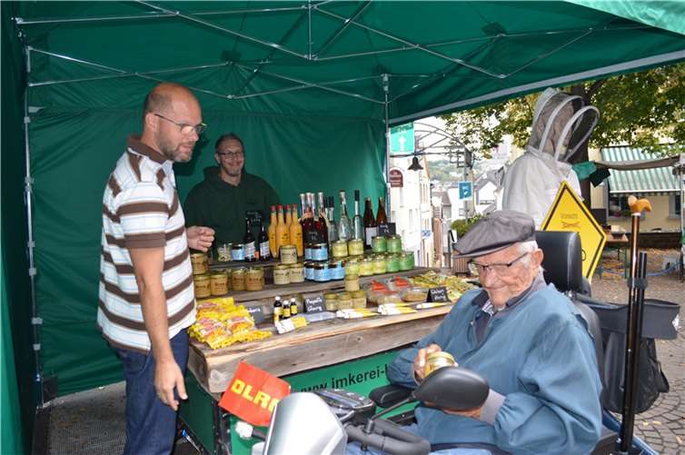 Der Remagener Imker präsentierte seine Produkte.