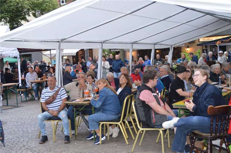Der Remagener Marktplatz wurde wieder zur stimmungsvollen Kulisse für ein gelungenes Open-Air-Konzert.