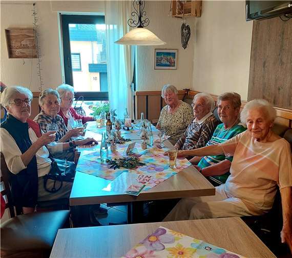 Der „Restetreff“ Ü 90 in gemütlicher und lustiger Runde. Foto: privat