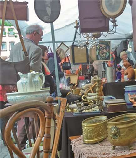 Der Rhein-Antikmarkt lockt mit hochwertigen Antiquitäten und Kunstgegenständen. privat