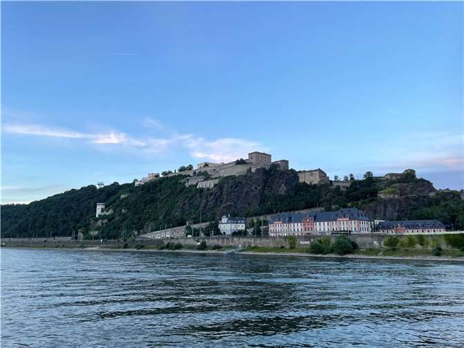 Der Rhein wird gerne zum Baden und Schwimmen genutzt.  Foto: Archiv ROB