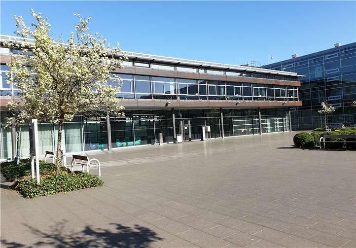 Der RheinAhrCampus der HS Koblenz Remagen im Frühling.Fotos: privat