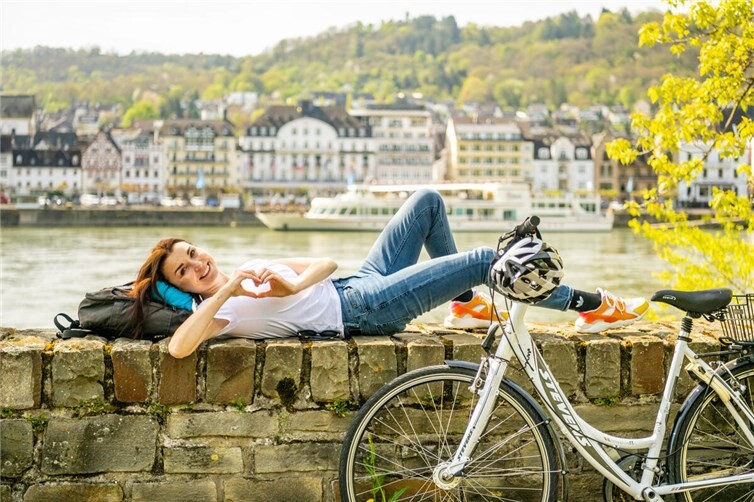 Der Rheinradweg mit Blick auf Boppard 
