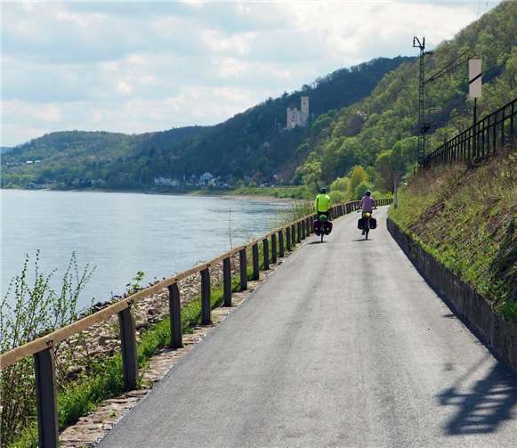 Der Rheinradweg zwischen Stolzenfels und „An der Königsbach“ erstrahlt in neuem Glanz und kann wieder uneingeschränkt befahren werden.Foto: Stadt Koblenz / Ralph Emmerich