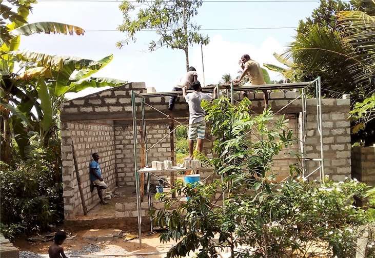 Der Rohbau für Nethulas neues Zuhause wächst.Fotos: Freundeskreis Neuwied-Matara