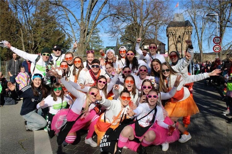 Der Rosenmontagszug in Ahrweiler lockt jedes Jahr die Narren auf die Straße. Foto: DU