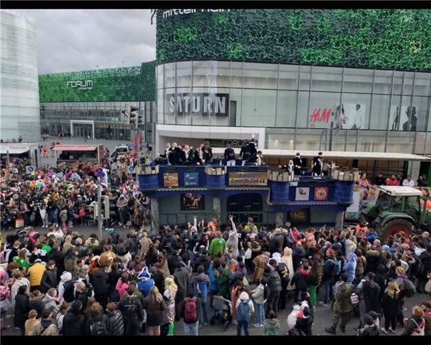 Der Rosenmontagszug in Koblenz: Ein Feuerwerk der Fröhlichkeit. Quelle: KCC